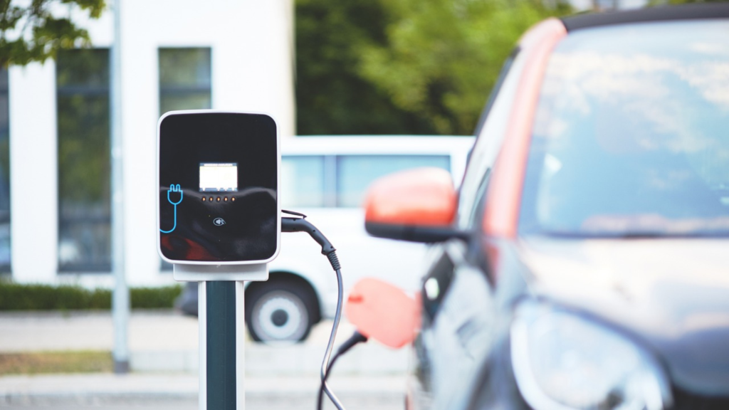 vehículos eléctricos piezas plásticas fabricación